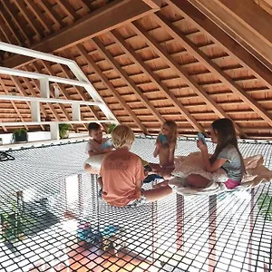 https://luxurious-tropical-moorea-villa.frenchpolynesia-hotels.com